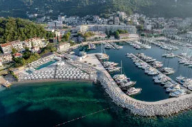 Lazure Hotel & Marina